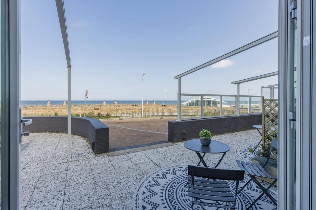 Haya Sieview - 'the Beach' Den Haag